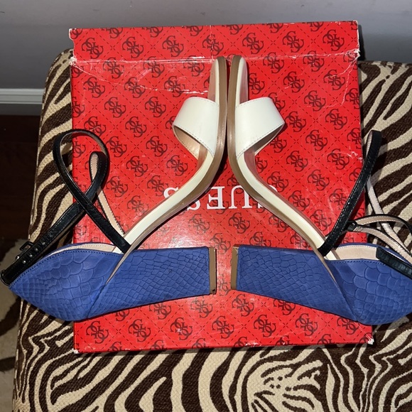 Guess Sileno sandal - Picture 3 of 3